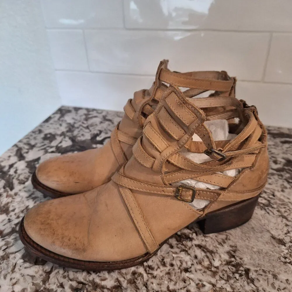 Freebird By Steven women's brown Distressed leather stair‎ Ankle Boots size 7